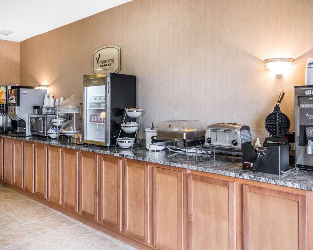 Sleep Inn & Suites Salina Restaurant photo